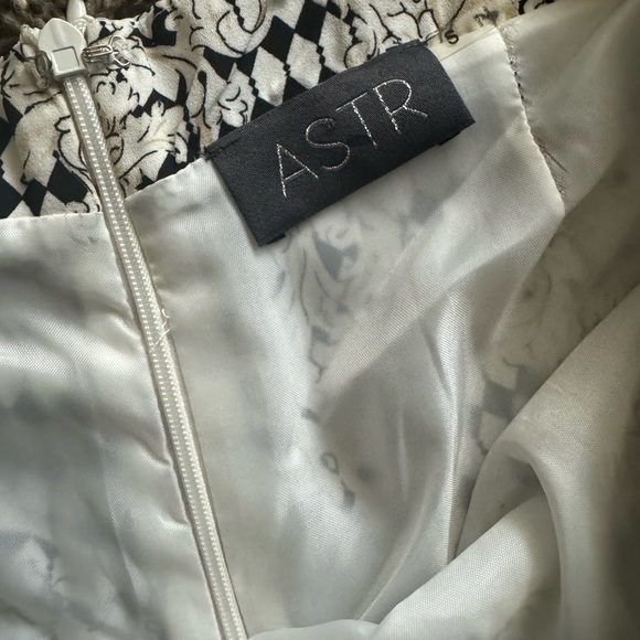 ASTR wide leg pants ornate pattern - Picture 4 of 6